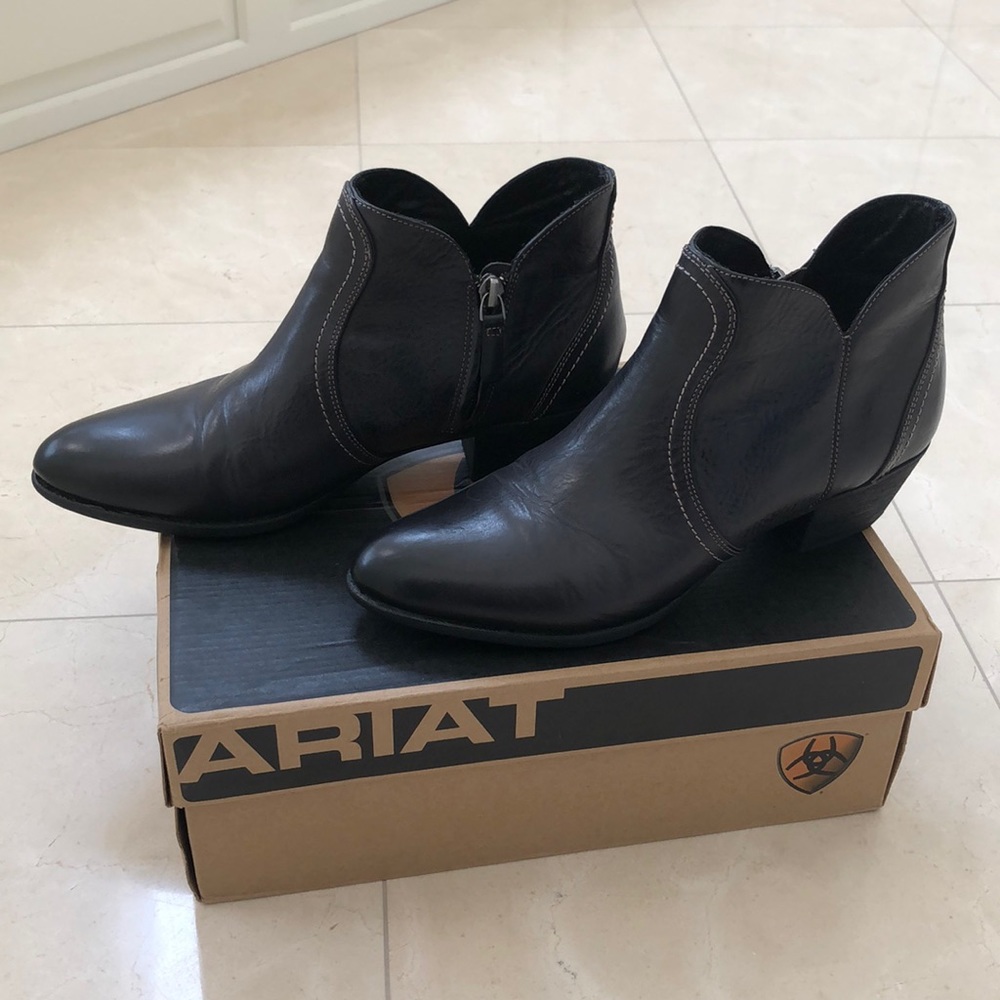 Black Leather Ariat Booties Size 7.5